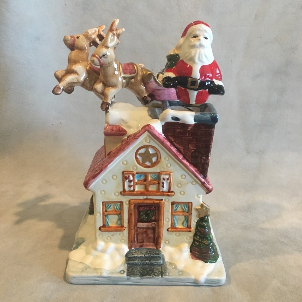 Vintage World Bazaar Santa/Reindeer on Rooftop
